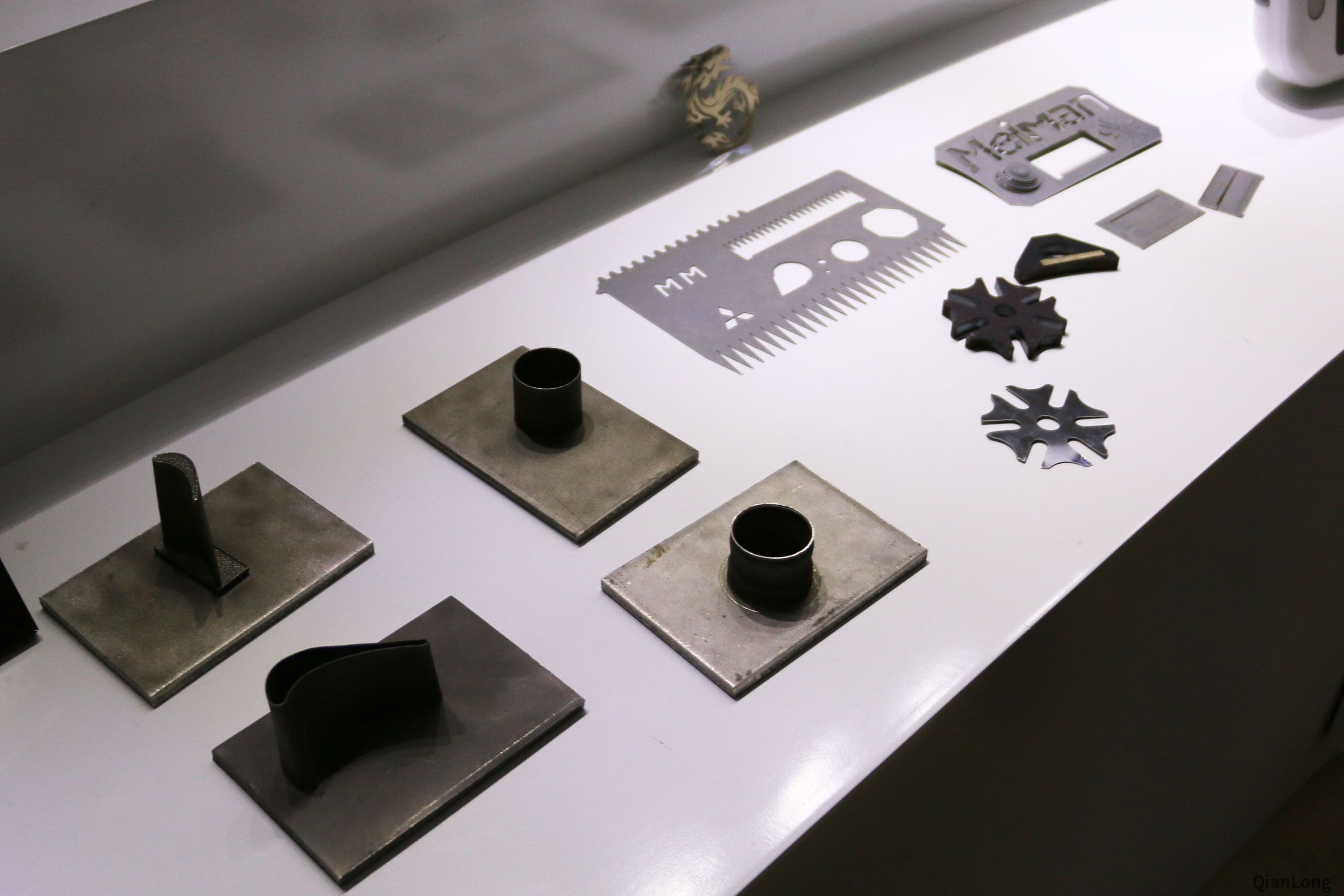 12.在西安光電所科技成果展示中心內(nèi)展出的激光3D打印的成品，精度高，質(zhì)量佳，應(yīng)用廣泛。（千龍網(wǎng)軍事頻道記者 馬群 攝）