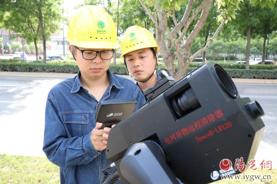 國網(wǎng)西咸供電“激光炮”遠程清異物 除患再添新利器 國網(wǎng)西咸供電“激光炮”遠程清異物 除患再添新利器