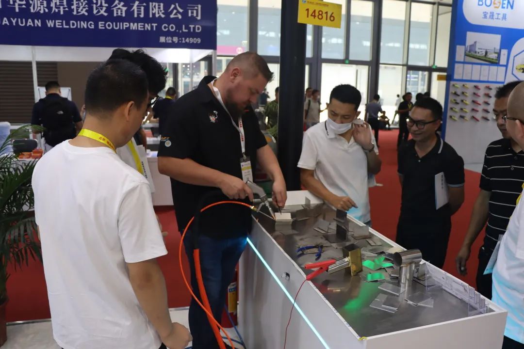 深圳埃森展掀起激光熱潮，光惠激光風冷系列成焦點