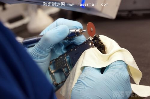 一探Vertu總部究竟：最奢侈的手機(jī)是怎么造出來(lái)的？